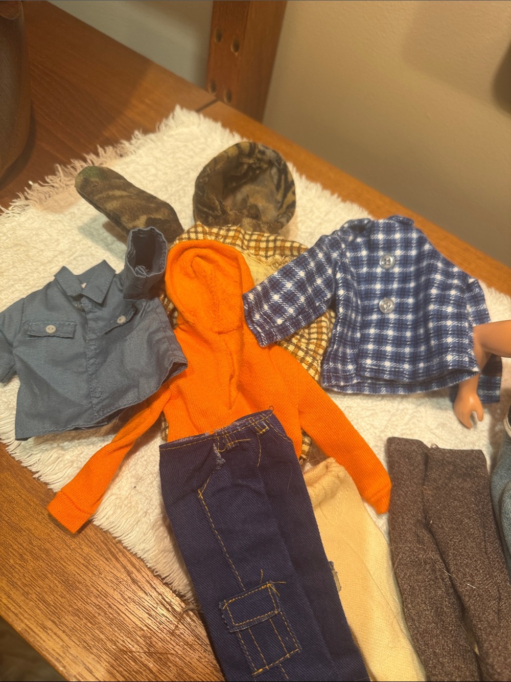 Coupla Kens! Lot of two vintage Ken dolls with vintage clothing,shoes,camera,etc - Picture 2 of 6